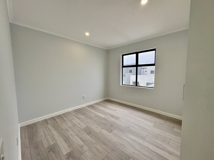 To Let 4 Bedroom Property for Rent in Sandown Western Cape